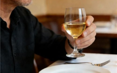 “戒酒芯片”助力20年酒瘾者重获新生